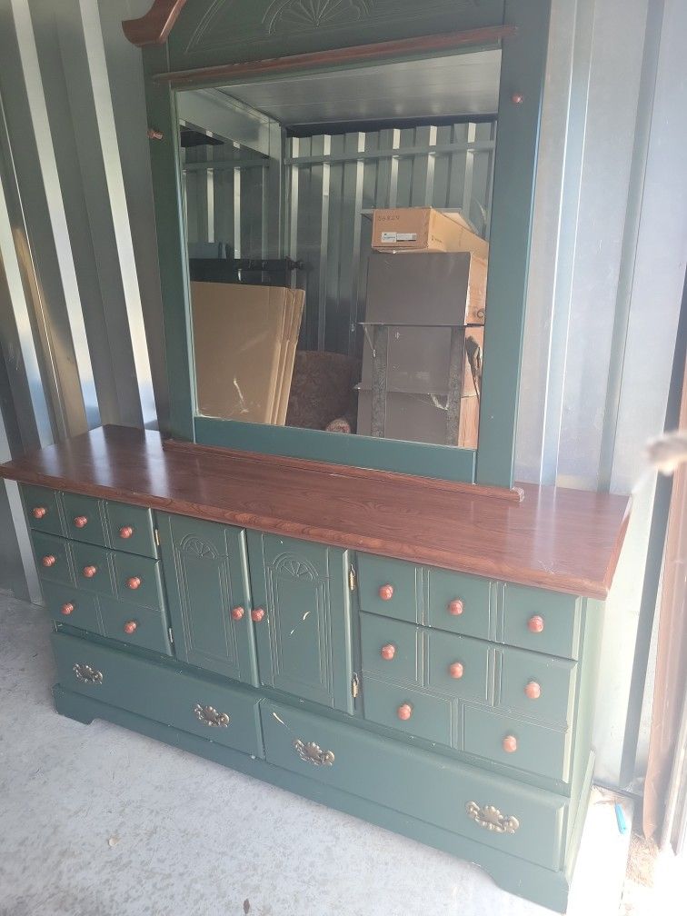 5ft Dresser With Mirror