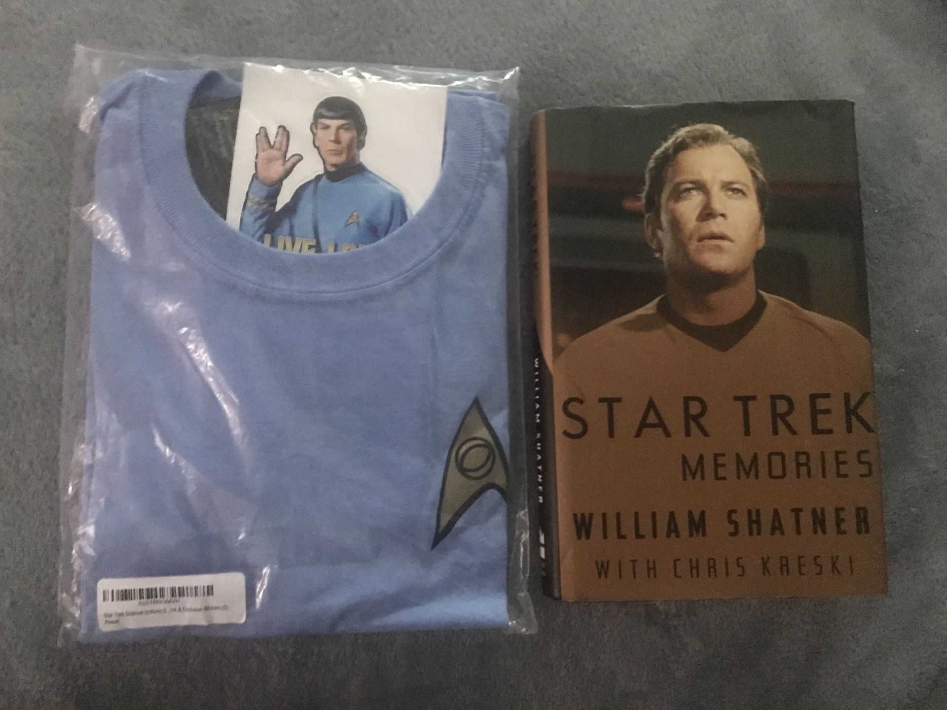 New - Star Trek Hardback Book and Tee with stickers Set