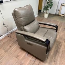 Shayne Leather Power Recliner with Power Headrest