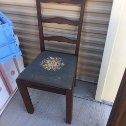 4 VINTAGE CHAIRS