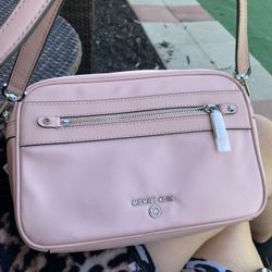 Micheal Kors - Light Pink crossover 