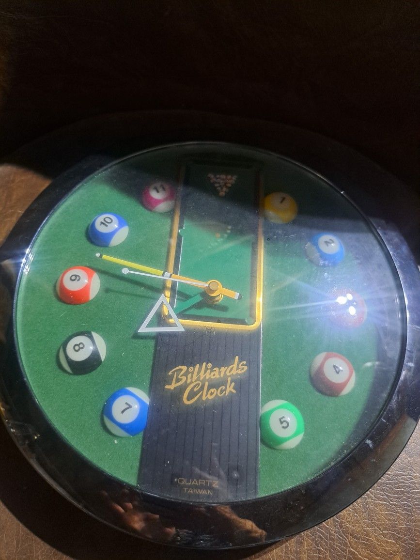 POOL TABLE CLOCK