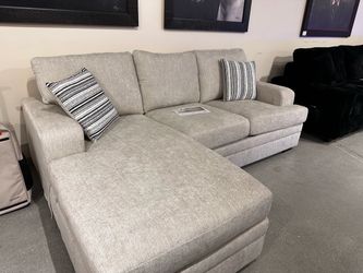 Stunning sectional sofa! 📲❤️📦 More colors!