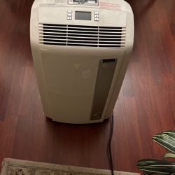 DELONGHI FLOOR MODEL AIR CONDITIONER  12,000BTU 