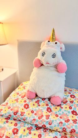 🦄  Universal Studios Despicable Me Fluffy Unicorn plush!