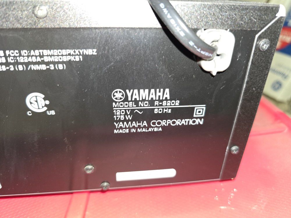 Yamaha 
R-S202 Natural Sound Stereo Receiver