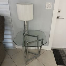 Pretty End Table With Free Lamp