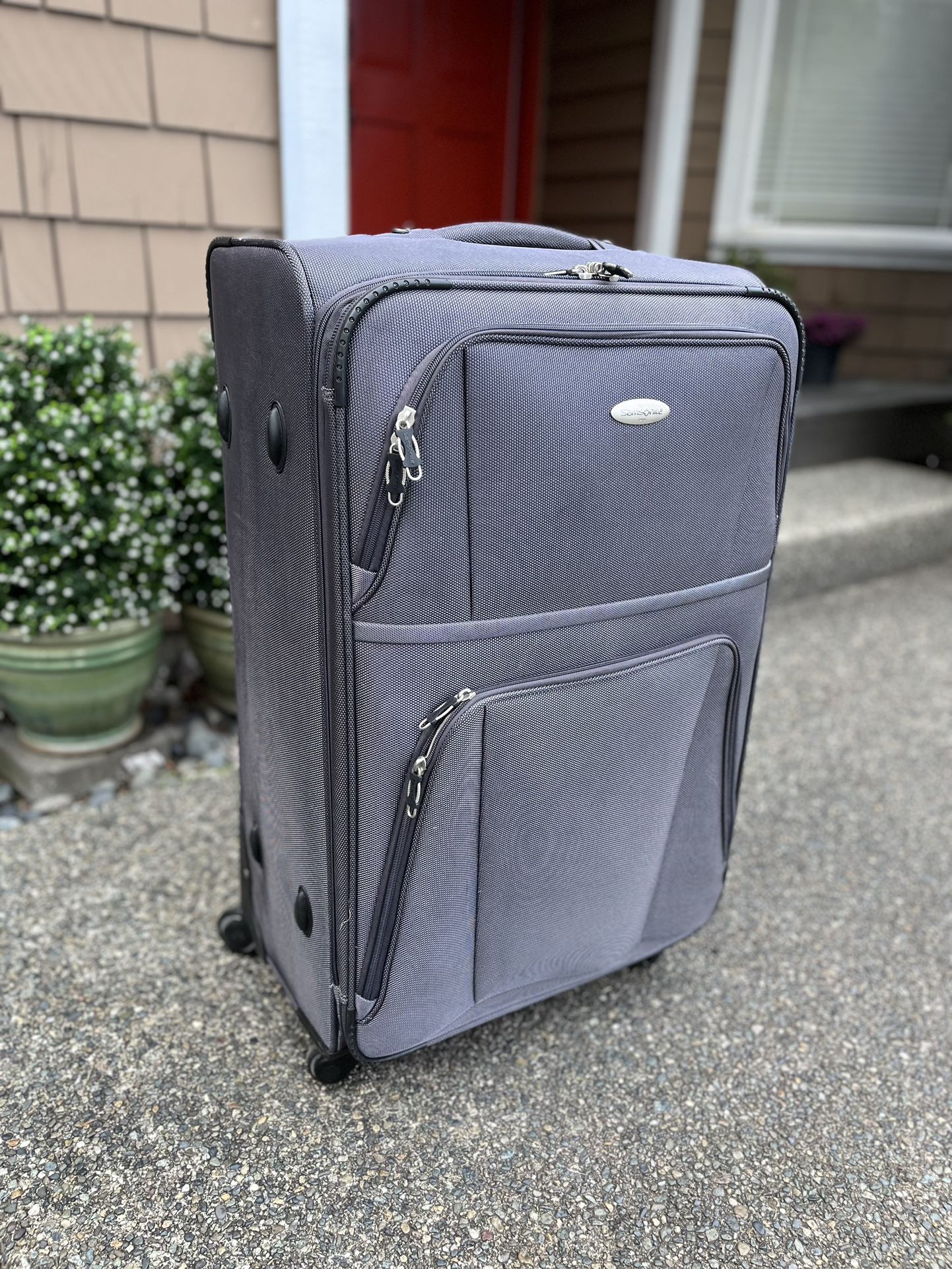 Samsonite Large Gray Luggage Spinner