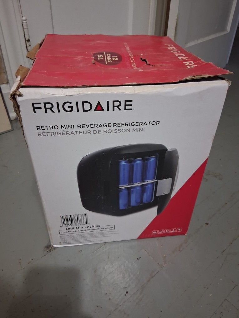 Mini Fridge, Holds 12 Cans, Never Been Used, Box Damaged