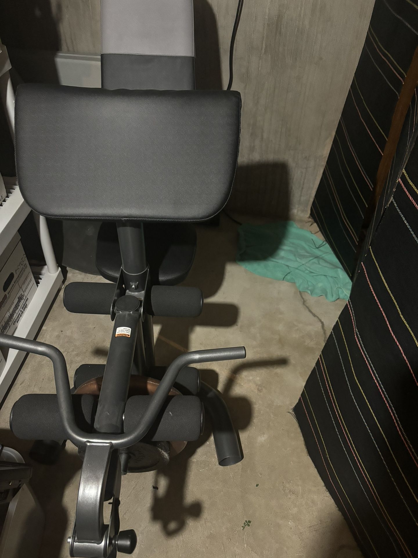 Weight bench with Leg extension and arm Curl Bar