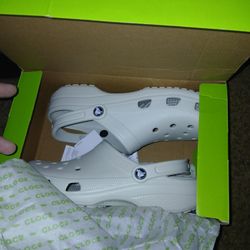 Mens 9 Crocs 