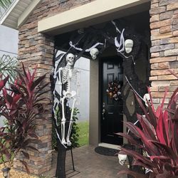 Halloween Skeleton Arch