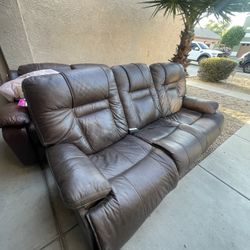 Electric Reclining Couches 