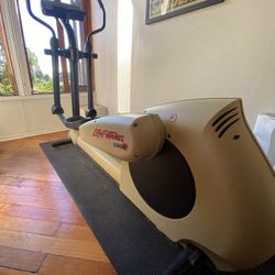 Life Fitness 5500HR Elliptical