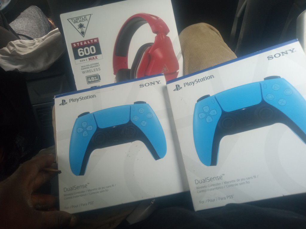 2 Ps5 Controllers And Headphones 