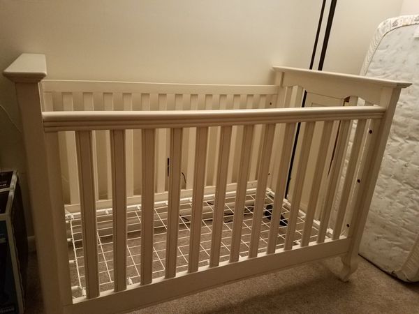 Baby Italia Convertable Crib In Like New Condition For Egg Baby Italia Convertable Crib In Like New Condition