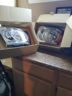 2006 Toyota Matrix Headlights Brand New