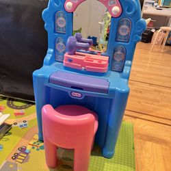 Kids Makeup Vanity