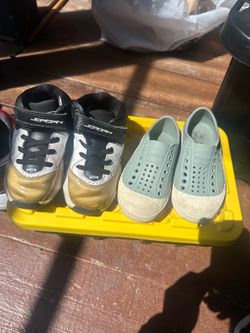 Shoes size 9c toddler