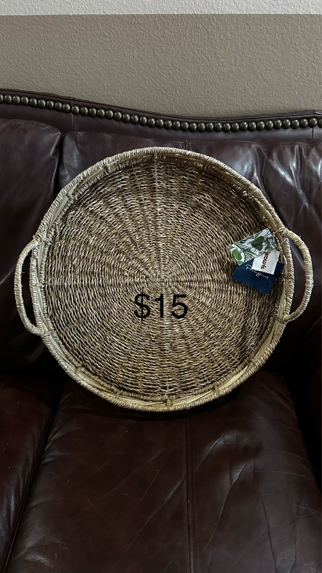 Round tray