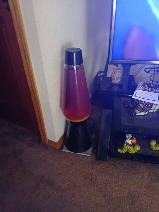 Three foot lava lamp for shell
