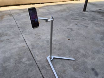 Phone tripod