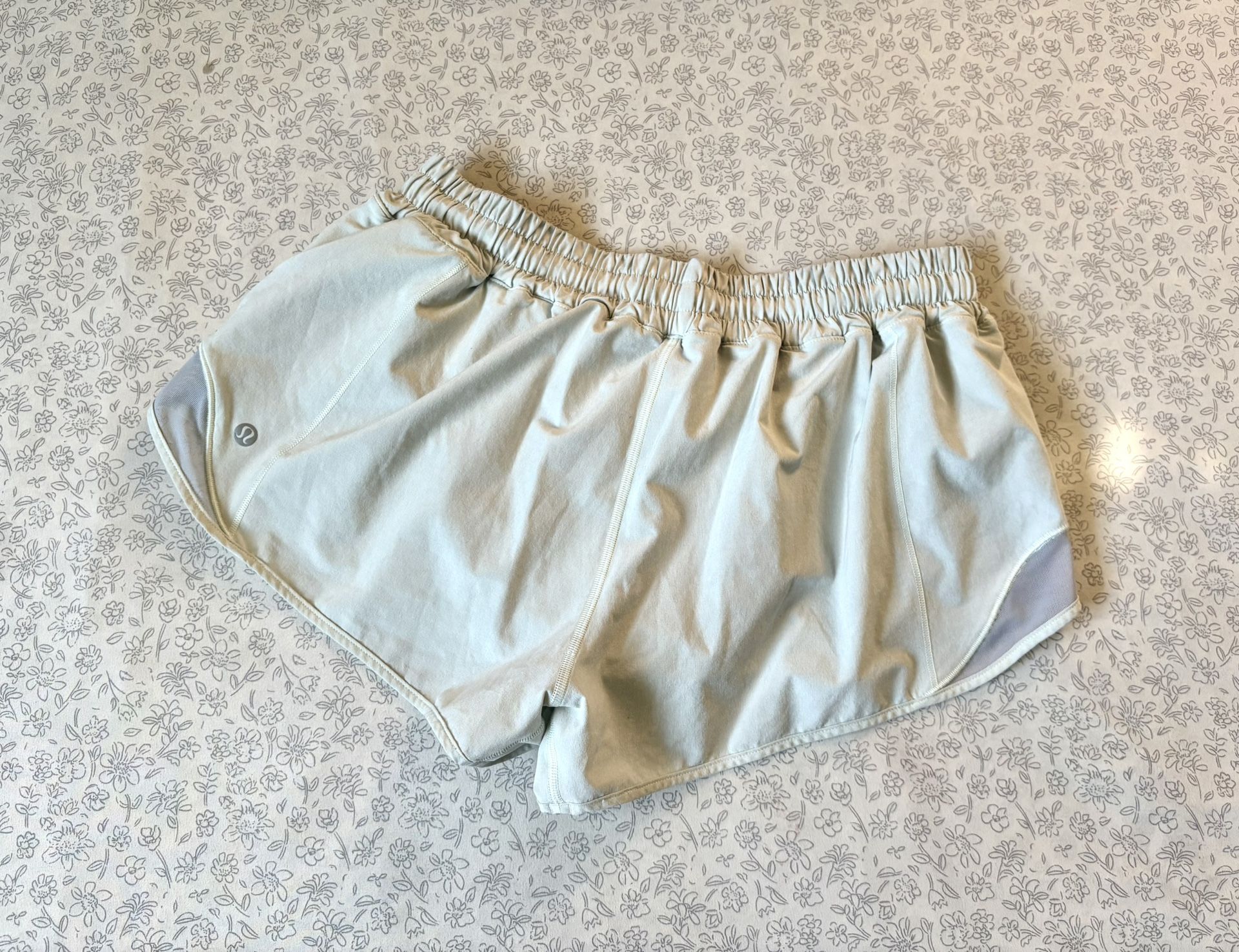 LULULEMON ATHLETIC HOTTY HOT SHORTS SIZE 10