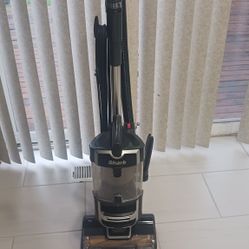 Shark Powered Lift-Away Vacuum Cleaner 