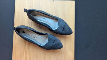 Anne Klein's I flex cushioned Oalise flats in "Black" (Women's 9.5 Medium)
