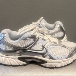 Women’s Nike V5  Size 9.5