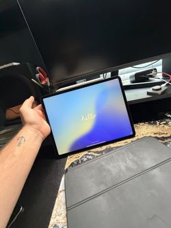 iPad Pro 12.9 inch 5th Gen 256 GB WIFI +Cellular with Magic Keyboard