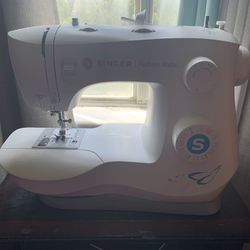 Brand New Sewing Machine 3342 