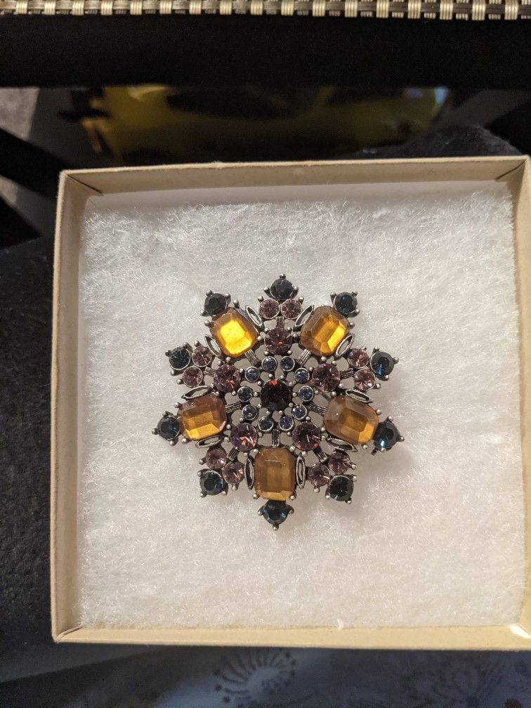 Vintage Brooch Pin.