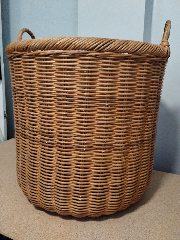 Big Wicker Basket (Laundry)