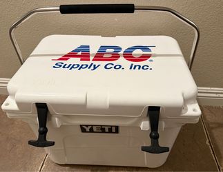 YETI Roadie 20 Hard Cooler – Discontinued Model – White