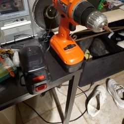 Black  Decker 18 V Drill 2 Batteries   70 Cash 