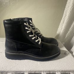 Laced Boots Men Size 9