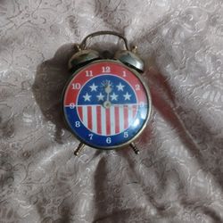 Vintage Wind Up Alarm Clock. Made In USA By/ROBERTSHAW CONTROLS COMPANY. LUX TIME DIVISION LEBANON TENN.