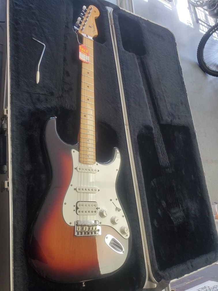 Fender MIM Players Stratocaster Sunburst With USA Hardshell Case