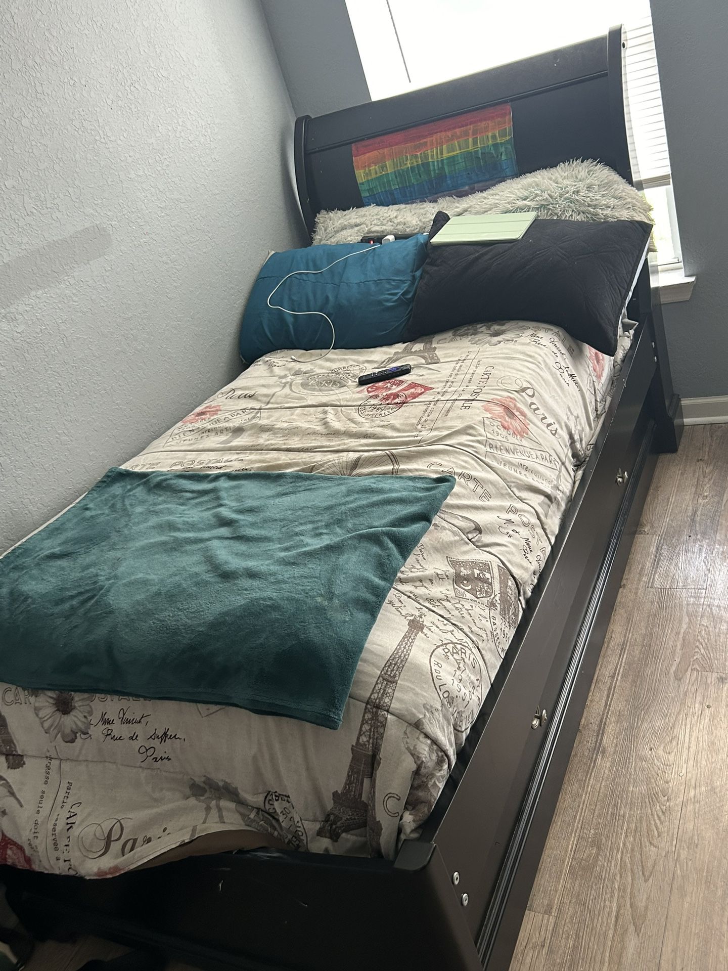 Teen/Adolescent Bed And Dresser 