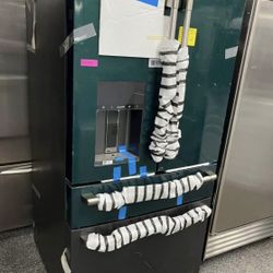 Cafe 4 Door Matte Black Refrigerator Ice & Water (28 Cubic Feet) 