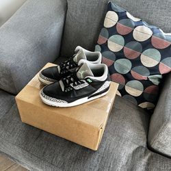 Jordan 3's SZ 8.5