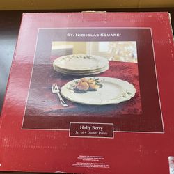  Holly Berry by St. Nicholas Square dinner plates HuxleyUniques 