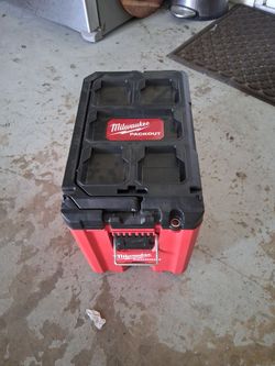 Milwaukee box with tray