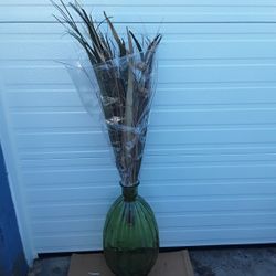 Home Decor Vases With Flowers Like New.
