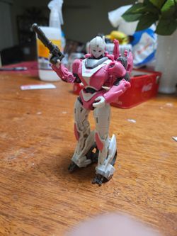 Transformers Studio Series Bumblebee Movie Arcee