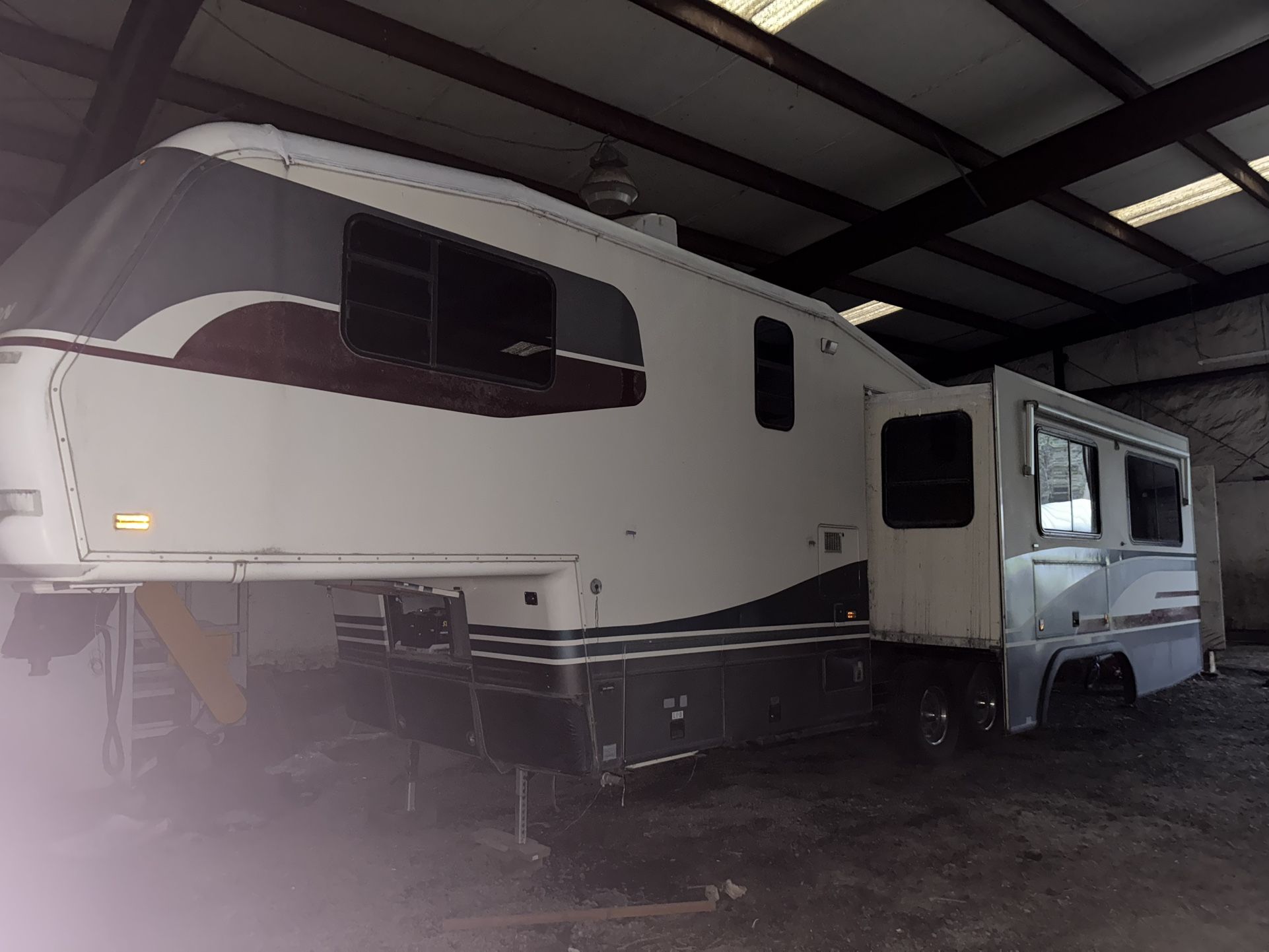 1995 32 Ft Avion 5th Wheel With Super Slide 