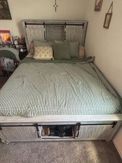 Queen Rustic Bed Set, Frame, nightstand, Dresser