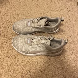 Women’s Puma Size 7