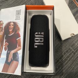JBL Flip 6 Speaker (Used)